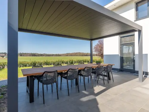 Ferienvilla mit 6-Personen-Whirlwanne