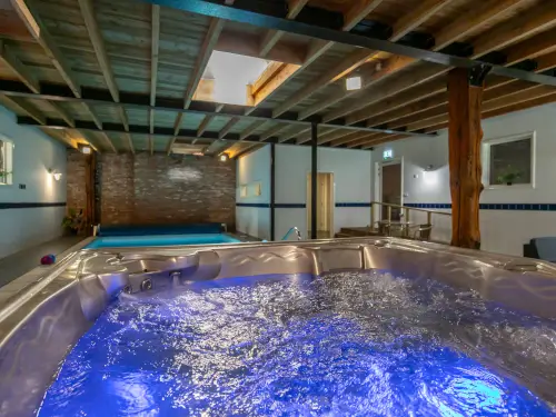 Ferienhaus mit privatem Hallenbad, Sauna und Whirlpool