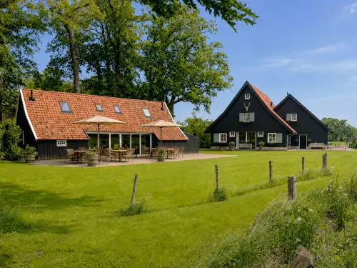 Luxuriöses Familienhaus mit Hot Tub auf einem nostalgischen Twents-Grundstück