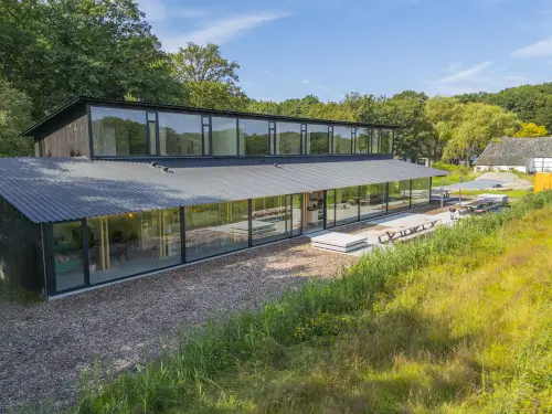 Luxus-Ferienhaus auf einem bewaldeten Landgut in Limburg